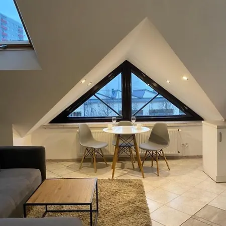 アパート Pod 12 A